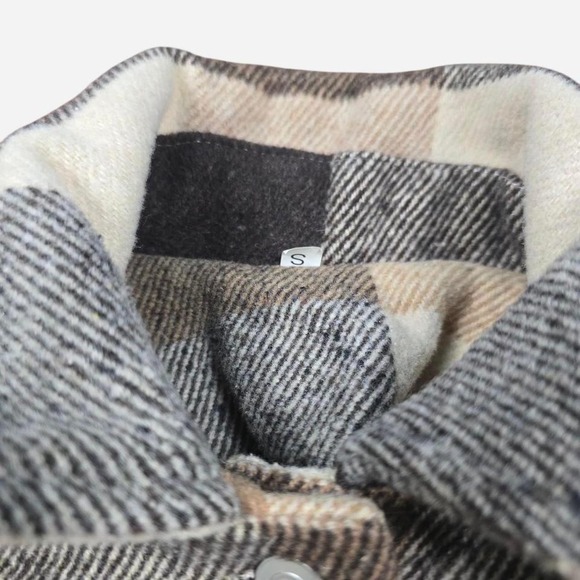 Women's Small Plaid Shacket Jacket Button Front Flannel Tan Black Cozy Overshirt - Picture 2 of 5